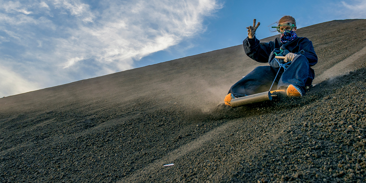 ACADEMIA DEL TABACO SURFEANDO VOLCAN CERRO NEGRO